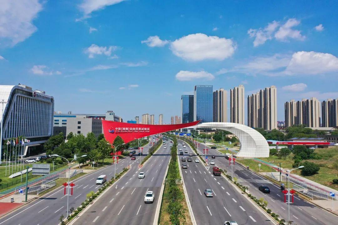 长沙经开区航拍图。舒展摄